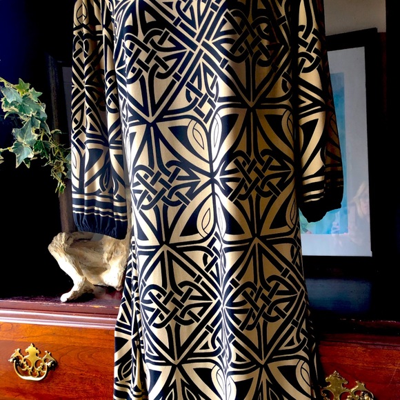 Casual work Dress Black and Tan Pattern Pull Over Mid Knee. Machine Washable . - Picture 2 of 4